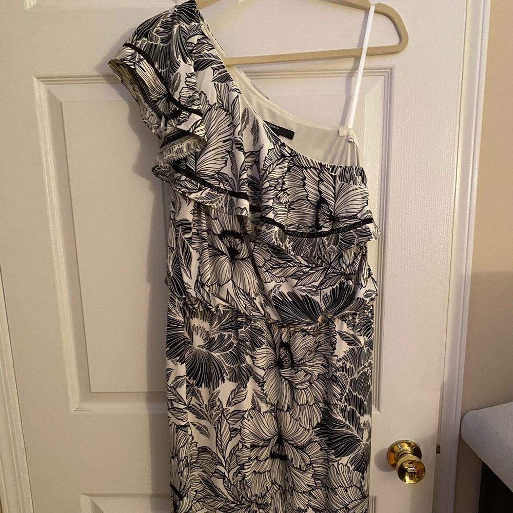 Beautiful Maggy London one shoulder maxi
